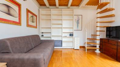 INGEGNOLI1 Bright top floor apartment